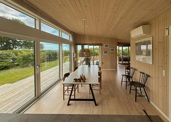 Beautiful Setting By The Sea With Light And Sky Holiday home *