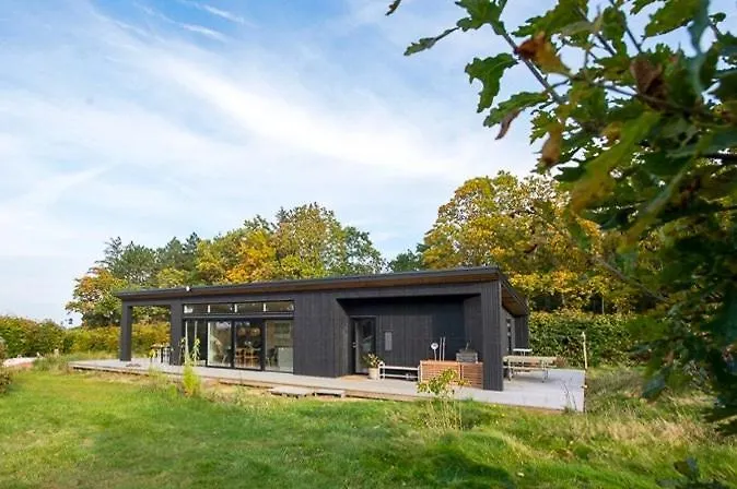 Beautiful Setting By The Sea With Light And Sky Holiday home